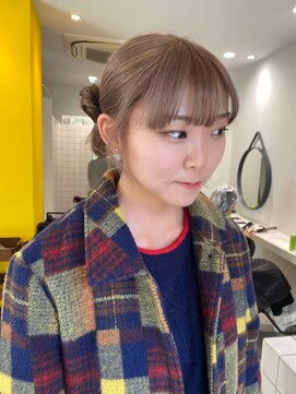 シイ(SIE) ミルクティーベージュ アレンジヘア