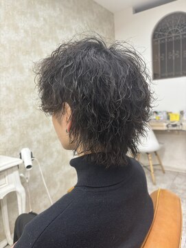 シェーン(schon) ウルフカット×波巻きパーマ