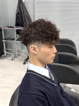 ガオプロデュースバイレボ(gao produced by revo) スペインカール/メンズパーマ/フェードカット/刈り上げ