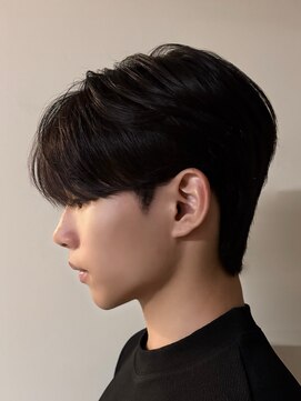 ノラ シブヤ(NORA) センターパートメンズカット韓国ヘアダウンパーマ刈り上げなし