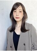 韓国レイヤーカット×くびれスタイル×グレーベージュ