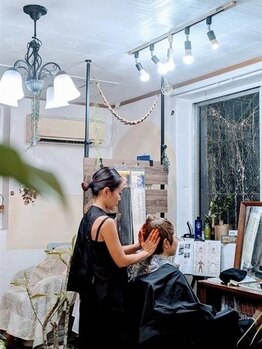 プライベートサロンならではのマンツーマン施術で相談しやすい◎あなたの髪のお悩みに親身に寄り添います。