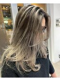 外国人風バレイヤージュ　ハイライトカラー　アッシュベージュ