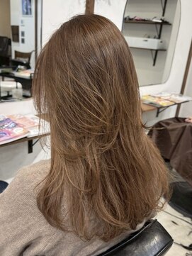 ルイ(ROUIS produced by LUCK 津田沼) オレンジブラウン/白髪ぼかし/似合わせカット/大人ガーリー