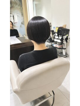 ヘア&エステ ヒロイン 西武池袋店 大人上品おさまりコンパクトショートミニマムボブスタイル。