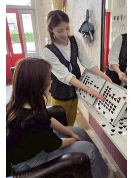 アカイトビラ ヘアケアサロン(AKAI TOBIRA Hair Care Salon)の写真/同性ならではの細やかな気遣い！年齢毎に出てくる髪の悩みを、女性スタイリストが解消へ導きます◎