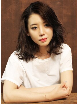 シアンデルカ(CYANDELUCCA) まとまるシンプルなミディアムスタイル