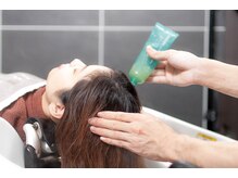 【Natura】TOKIOヘッドスパコース～Step1 ケアの下地作り:頭皮に溜まった皮脂やシリコンを除去