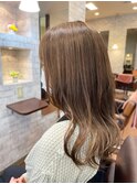 赤味を押さえたグレーベージュ