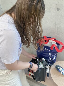 エウペ 渋谷(WEUPE) 斜めバング/グレージュカラー/デザインカラー/シルキーベージュ