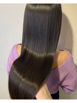 ユッタリバイリル(yuttari by RIRE)&nbsp;ブリーチ／インナーカラー/ハイライト／縮毛矯正／白髪ぼかし