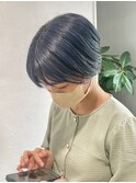 ショートカットスタイル ネイビーカラー ブリーチあり