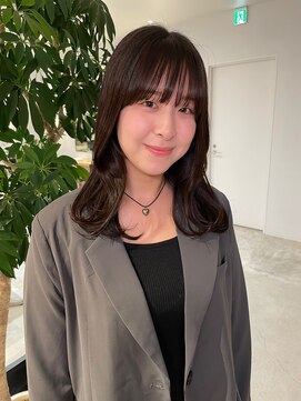 カイラ(KAILA) 顔まわりもみあげワイドバンクロングスタイルロブナチュラル