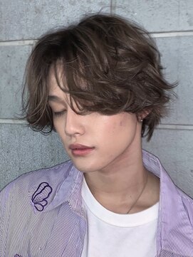 ユーフォリア 渋谷グランデ(Euphoria SHIBUYA GRANDE) センターパート　ニュアンスパーマ　ヌードベージュ　MOMO