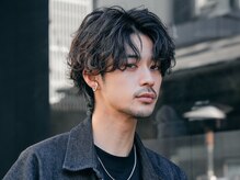 フィフス 栄(fifth)の雰囲気（《緩めの質感が色気を醸し出す》シャドウパーマ×センターパート）