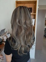 ワンバイワン(One×One) ハイライトバレイヤージュ、ハイレイヤースタイル