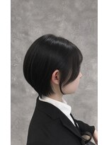 モク(mok) コンパクトなシルエットで首元スッキリショート