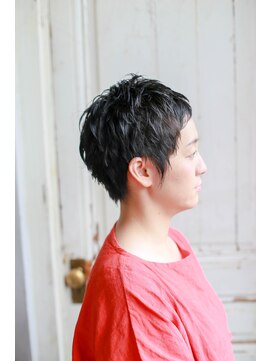 ホワイトルーム(White Room) 黒髪ベリーショート