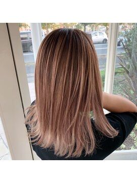 アース 石巻店(HAIR&MAKE EARTH) エモージュ