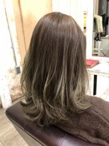 ジュール(Jule)&nbsp;☆オリーブベージュくすみカラー最旬ウルフ風くびれミディ☆