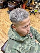 ヘアスタジオ ロメオ(hair studio Romeo)&nbsp;スキンフェードカット×シルバーヘア