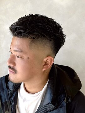 オーパーツ(OOPARTS) オールバックパーマ/スキンフェード/震災刈