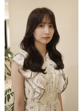 セラ(Cela) 大人かわいい上品オリーブベージュくびれロング