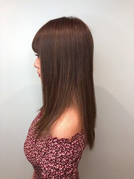 カルフール ロハス 草加東口店(Carrefour LOHAS) 赤みブラウン・ミディアムヘア・ツヤ感・ナチュラルカラー・暖色