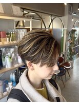 グート ヘアーメイク(gut HAIR MAKE)&nbsp;刈り上げショート　ハイライト　刈り上げ女子　ベージュ