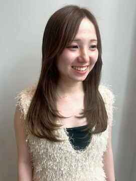 ベルフェミンキルン(Belle femin kilun) ベージュカラー 顔周りカット 髪質改善 ロングレイヤー 20代