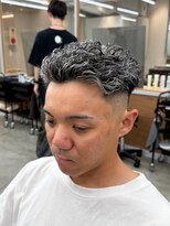 ルースト 南堀江店(ROOST)&nbsp;刈り上げセンターパート/波巻きツイストスパイラル/南堀江
