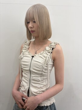 ロックス バイ マグ 松本(rocks BY MAG) ハイトーンホワイトブロンド×韓国風切りっぱなし小顔ボブ