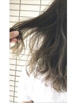 ラフ 原宿(L.a.a.g.f harajuku) カーキ グレージュ 透明感 ハイトーン 細めハイライト＠原宿