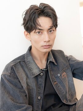 イオ 本厚木(io) センターパートウルフカット波巻きスパイラルパーマモテ髪