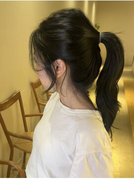 セブンベルベット(7 Velvet) 透明感暗髪×顔まわりカット