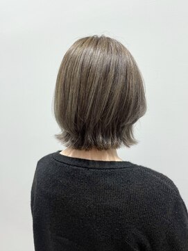 アリュア(Allure) 切りっぱなしボブ