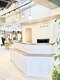 レウィン オモテサンドウ(Lewin-omotesando-)の写真/白を基調とした清潔感溢れる店内。落ち着いた雰囲気の店内で、あなただけの特別なサロンタイムを・・・☆