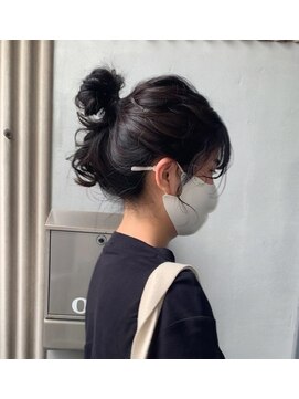 オリ(oli) 暗髪ヘアアレンジ