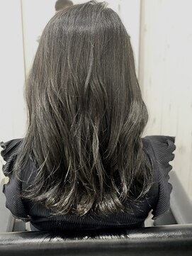 ジル(JiL) 赤みを消したアッシュグレーカラー