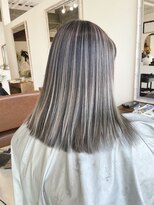 ラウレア(LAULEA) 白髪ぼかしバレイヤージュ