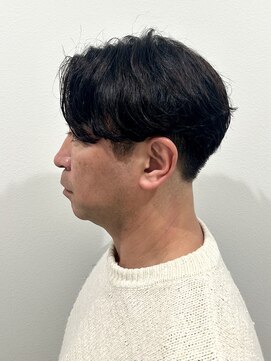 ヒュイル バイ ニアウ(Hwyl by Niau) センターパートメンズカットパーマニュアンスパーマスパイラル