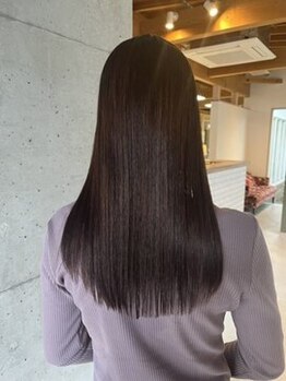 ヘアーブランドジン ティアラ(HAIR BRAND Jin Tiara)の写真/大人女性のお悩みを酸性ストレート・縮毛矯正で解決！髪質に合わせた施術で梅雨時期の湿気対策！