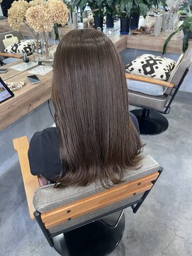 ティティ(TiTi) 柔らかベージュカラー[TiTi_福田りの]