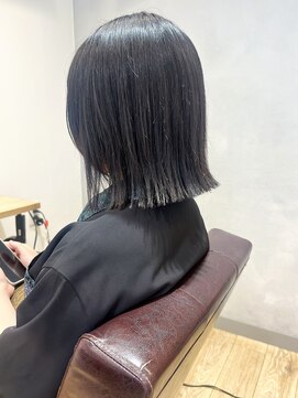 エミス バイ メルト 吉祥寺(emis by melt) 【吉田江梨】外ハネミディアムカット地毛風ストレートパーマ