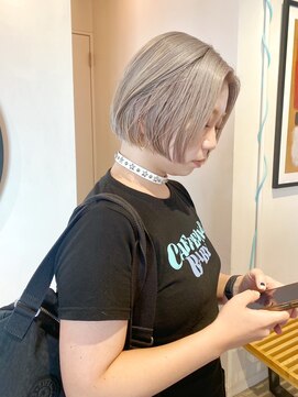 ルーム(Loom.) ハイトーンボブぱっつん前髪ボブミニボブ切りっぱなしボブ