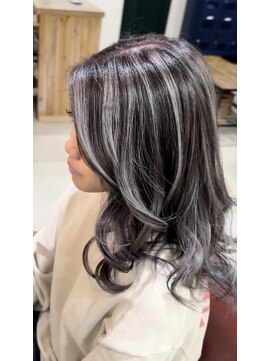 ノーム 横浜(NORM) グレージュハイライト