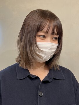 顔まわりウルフレイヤーボブ　レイヤーショート切りっぱなしボブ