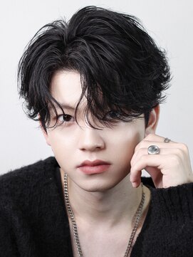 アイトーキョー 渋谷(AI TOKYO) フェザーショート/カルマパーマ/センターパート