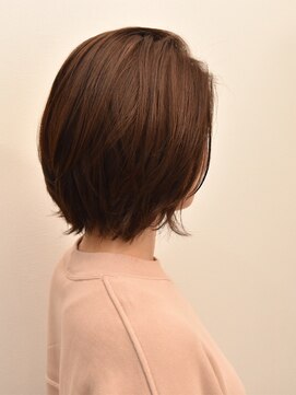 ヘアスタジオヘーフリヒ(HAIR STUDIO HoFLICH) 【たまにはよそ見ボブ】