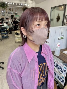 ベニス(VENICE) 顔まわりウルフ風ピンクカラーボブ